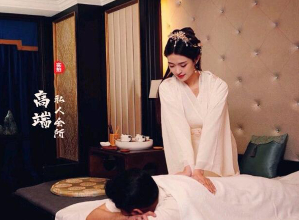 前天我在成都一家养生会所，帮助你的身体慢慢放松